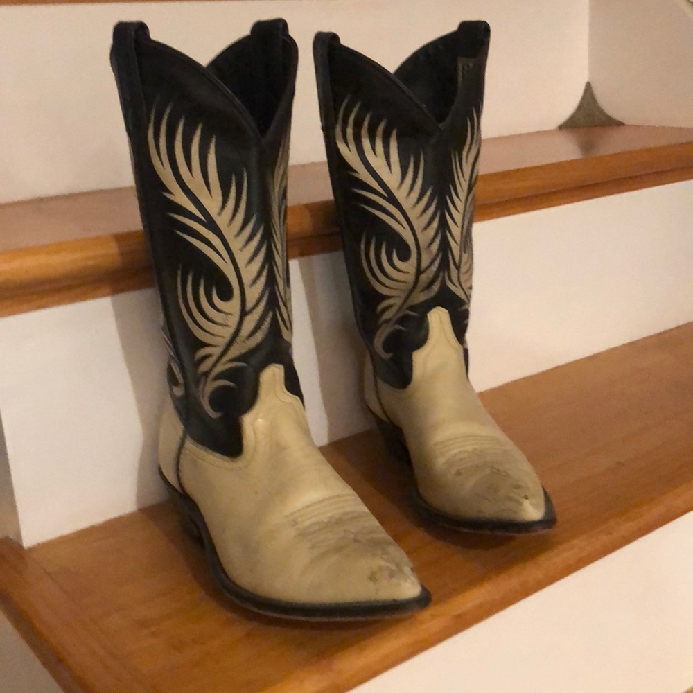 Badass “COOL WEST” Cowboy boots. 🤠